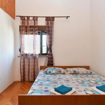 Apartment Spacious In With Terrace Peroj