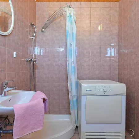 Spacious In With Terrace Apartment *