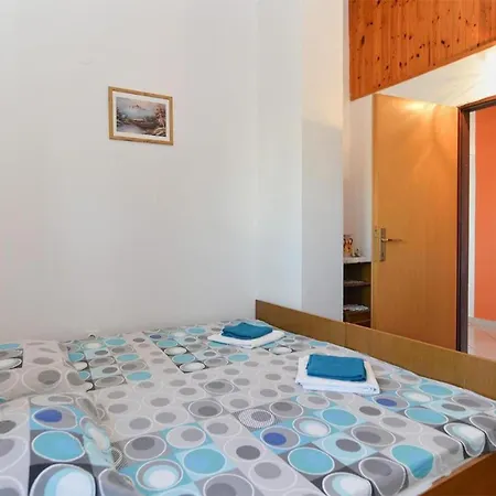 Spacious In With Terrace Apartment Peroj