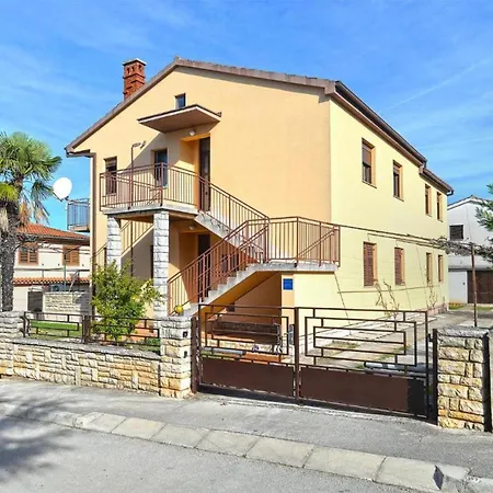 Spacious In With Terrace Apartment