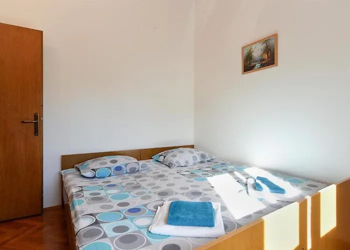 Spacious In With Terrace * Peroj