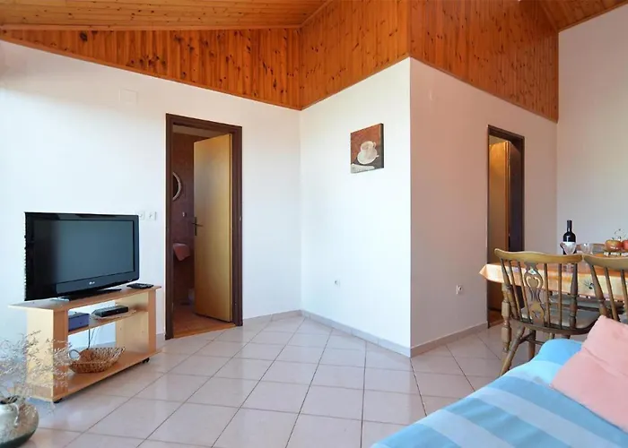 Spacious In With Terrace * Peroj