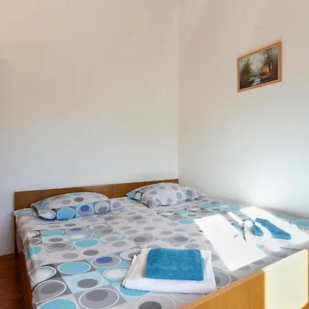 Spacious In With Terrace * Peroj